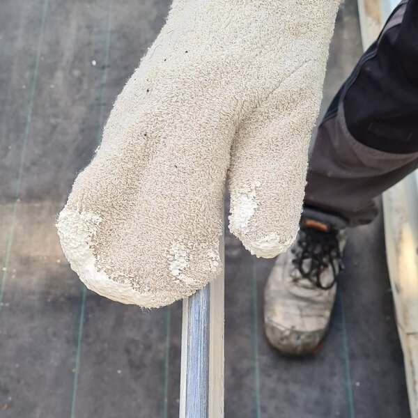 PipePaint protects heating pipes in your greenhouse against rust